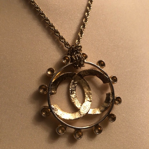 Vintage Chanel Pendant - Picture 2 of 5